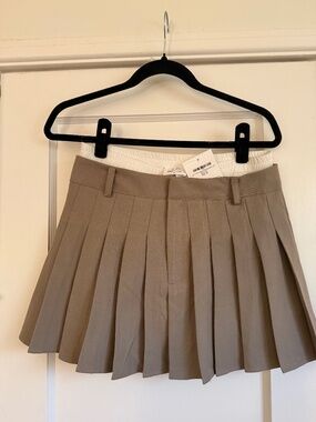 Pleaded mini skirt